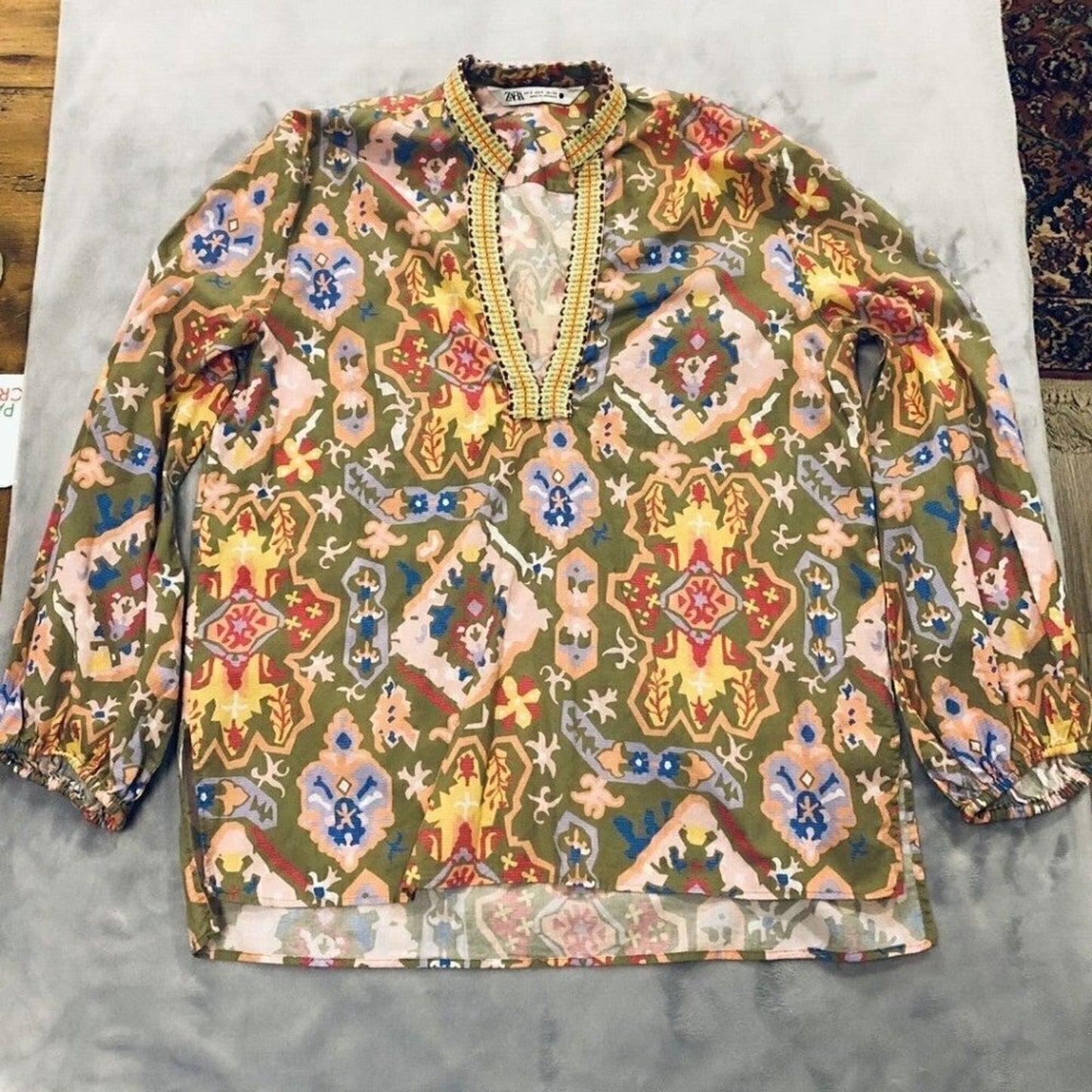 ZARA Printed Blouse V Neck Sz. (S) Sheer Top Shirt Green Multicolor Pattern