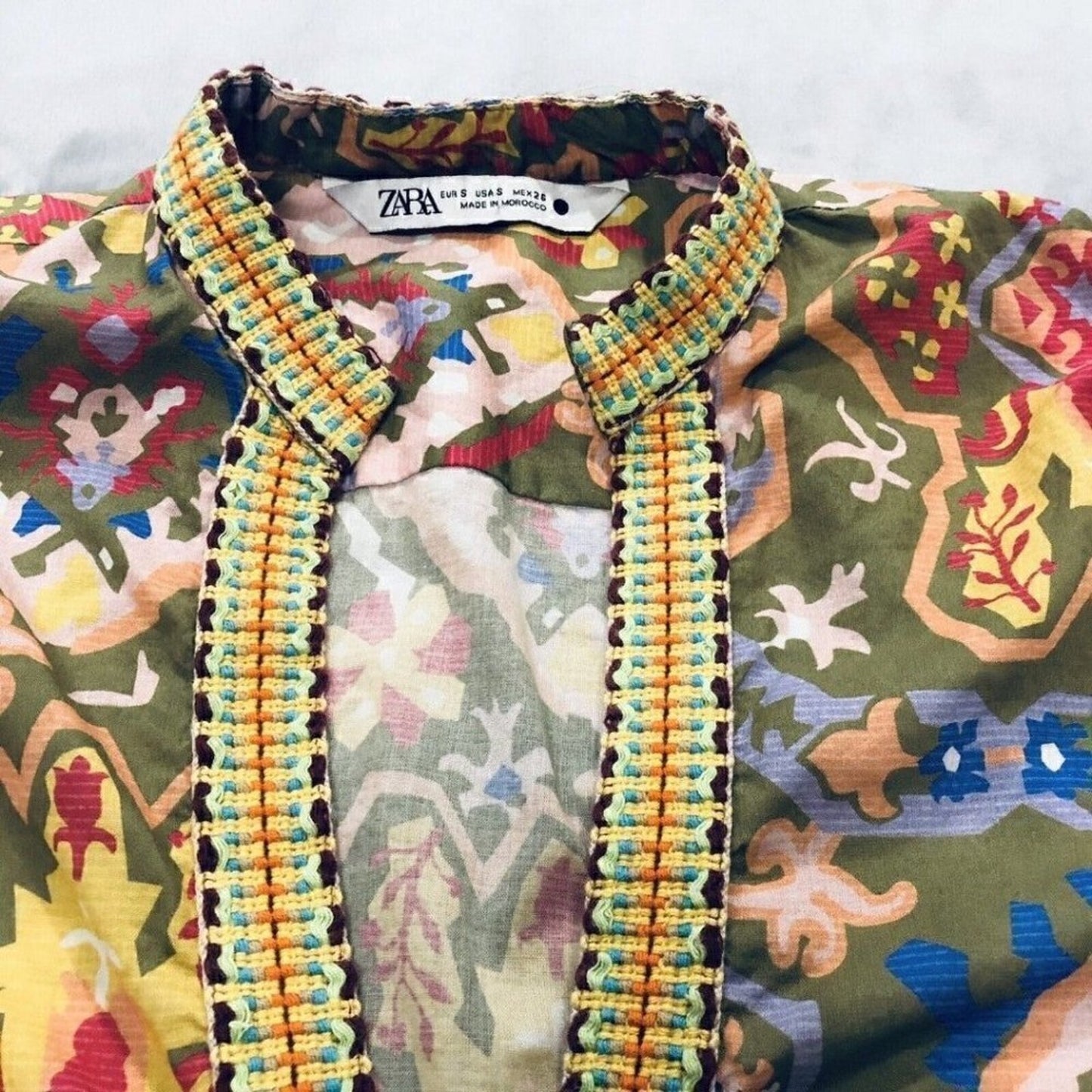 ZARA Printed Blouse V Neck Sz. (S) Sheer Top Shirt Green Multicolor Pattern