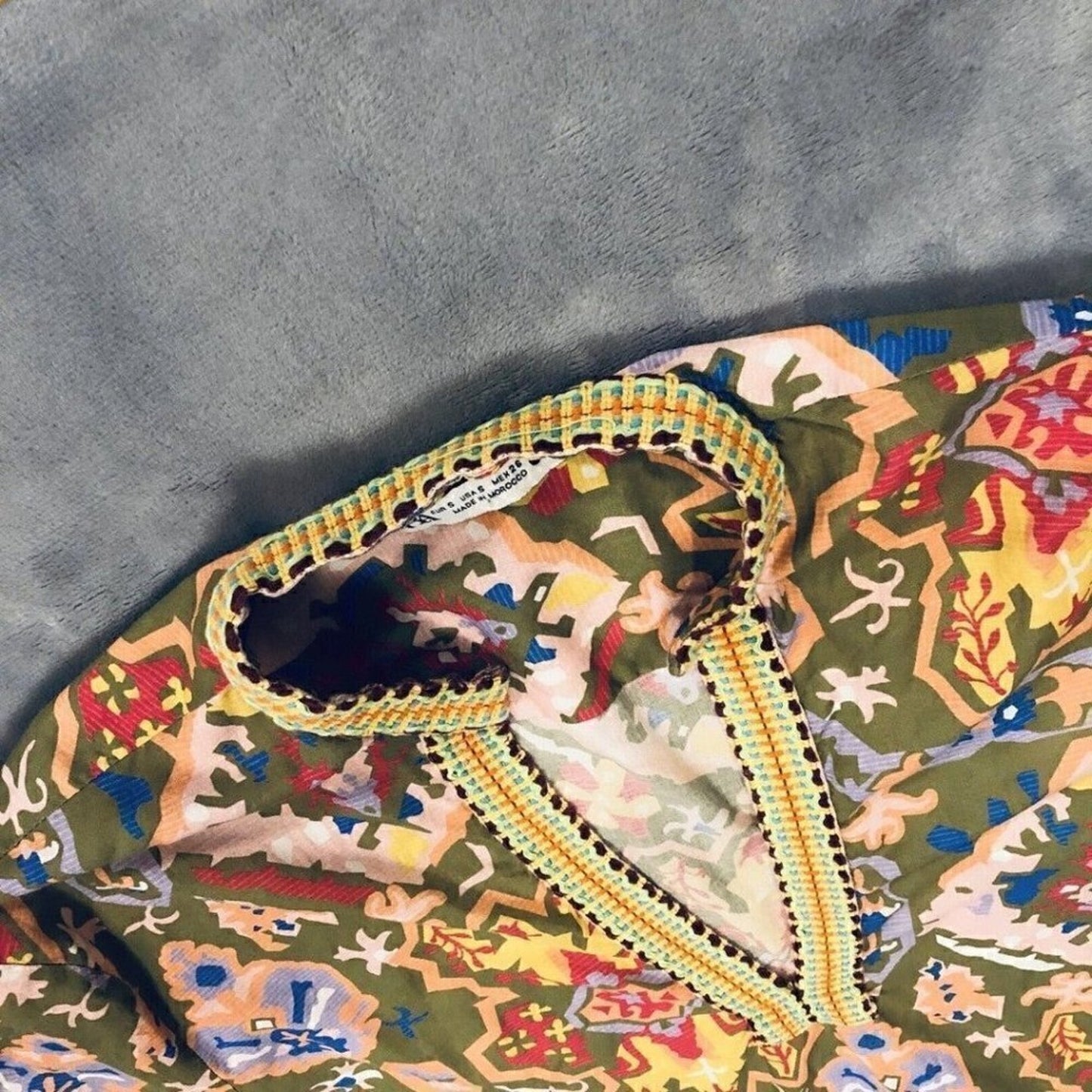 ZARA Printed Blouse V Neck Sz. (S) Sheer Top Shirt Green Multicolor Pattern