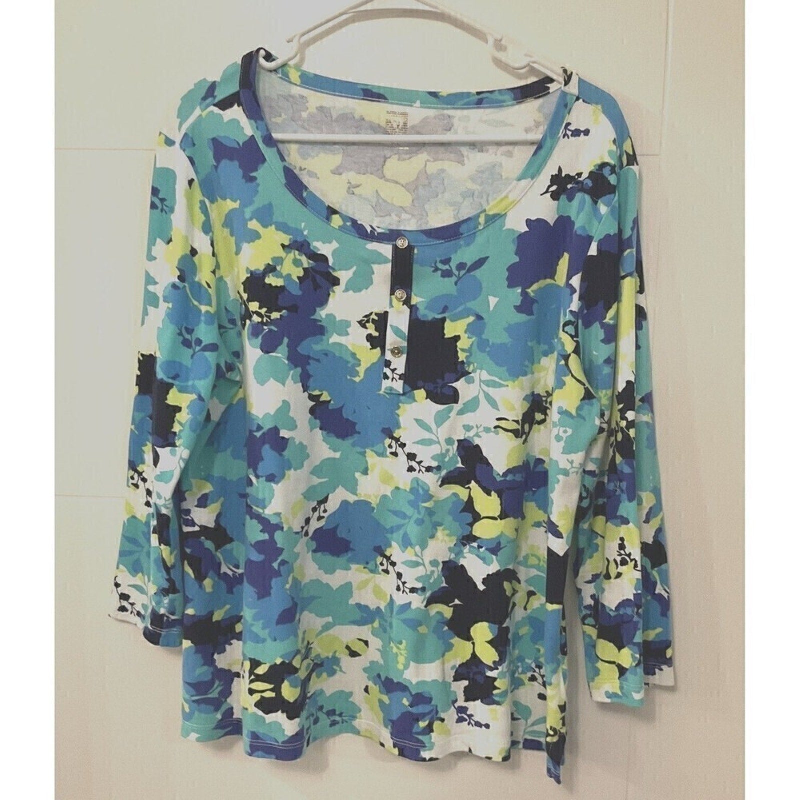 Anne Klein Sport Women’s Boat Neck Blouse XL – Colorful Floral