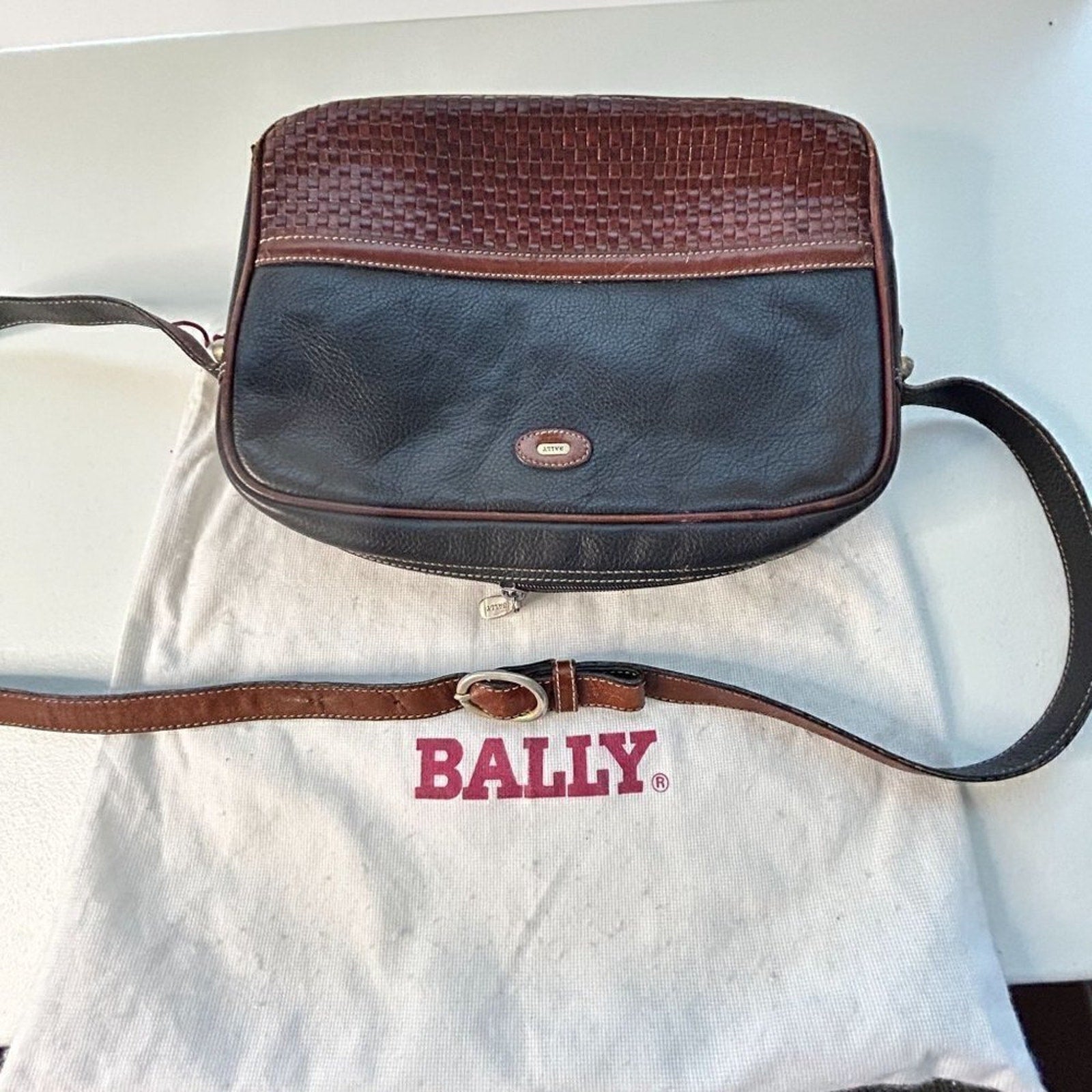 Bally Vintage Women's Crossbody / Shoulder Brown Woven Leather Shoulder Bay