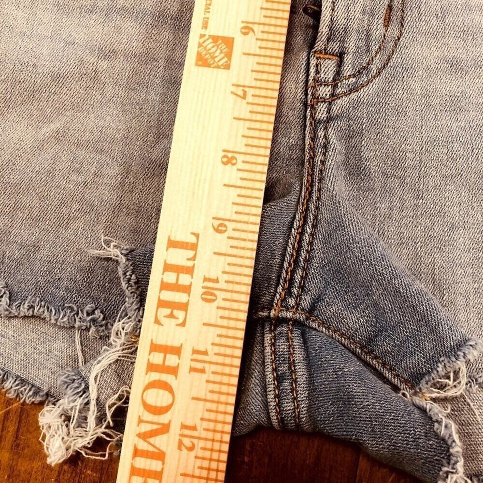 Levis Women's High Rise Distress Blue Denim Jean Shorts Size W 26" Inv(4) # 1064