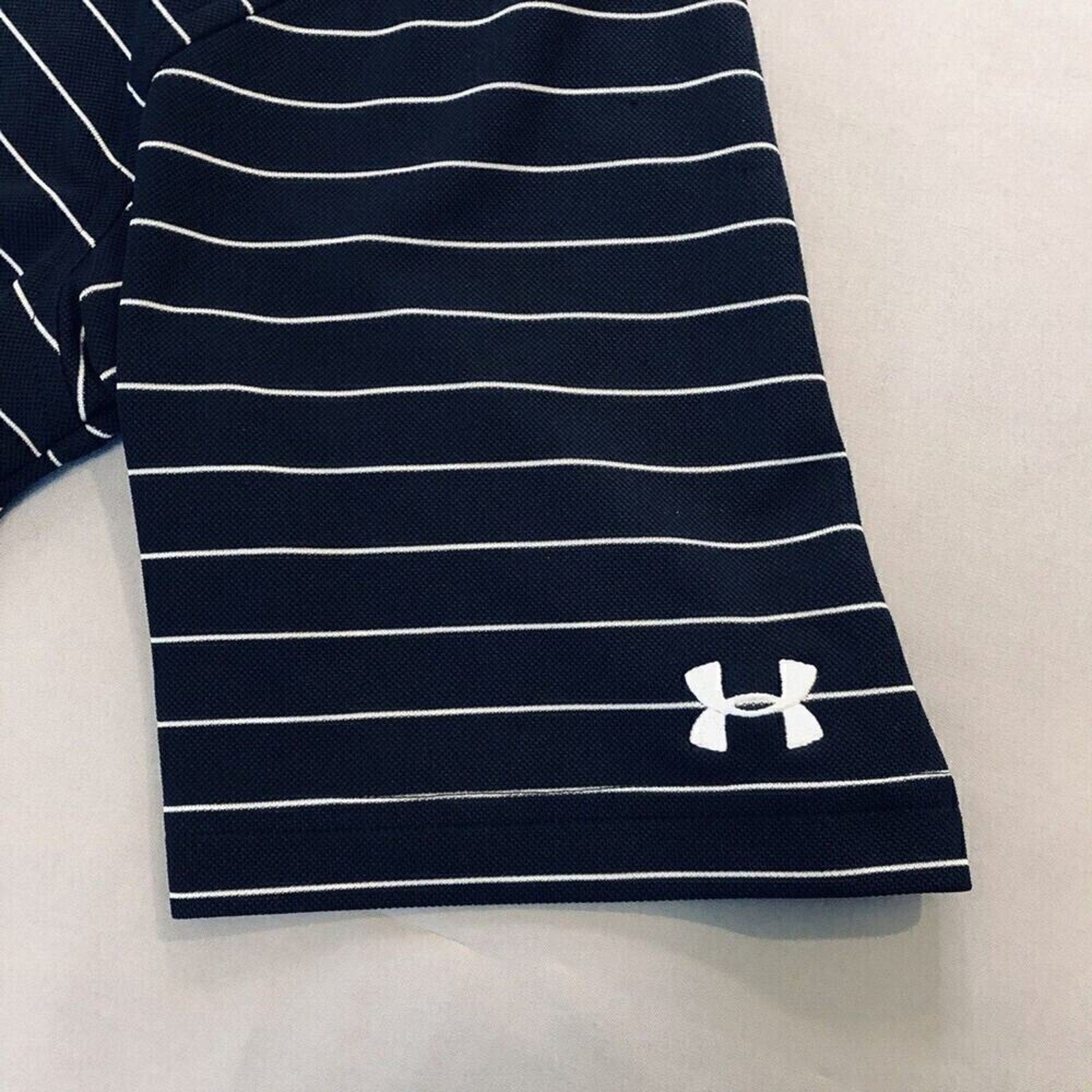 Under Armour Men’s (L) Loose Heat Gear Polo Flex Shirt US Open 2011 Golf Shirt