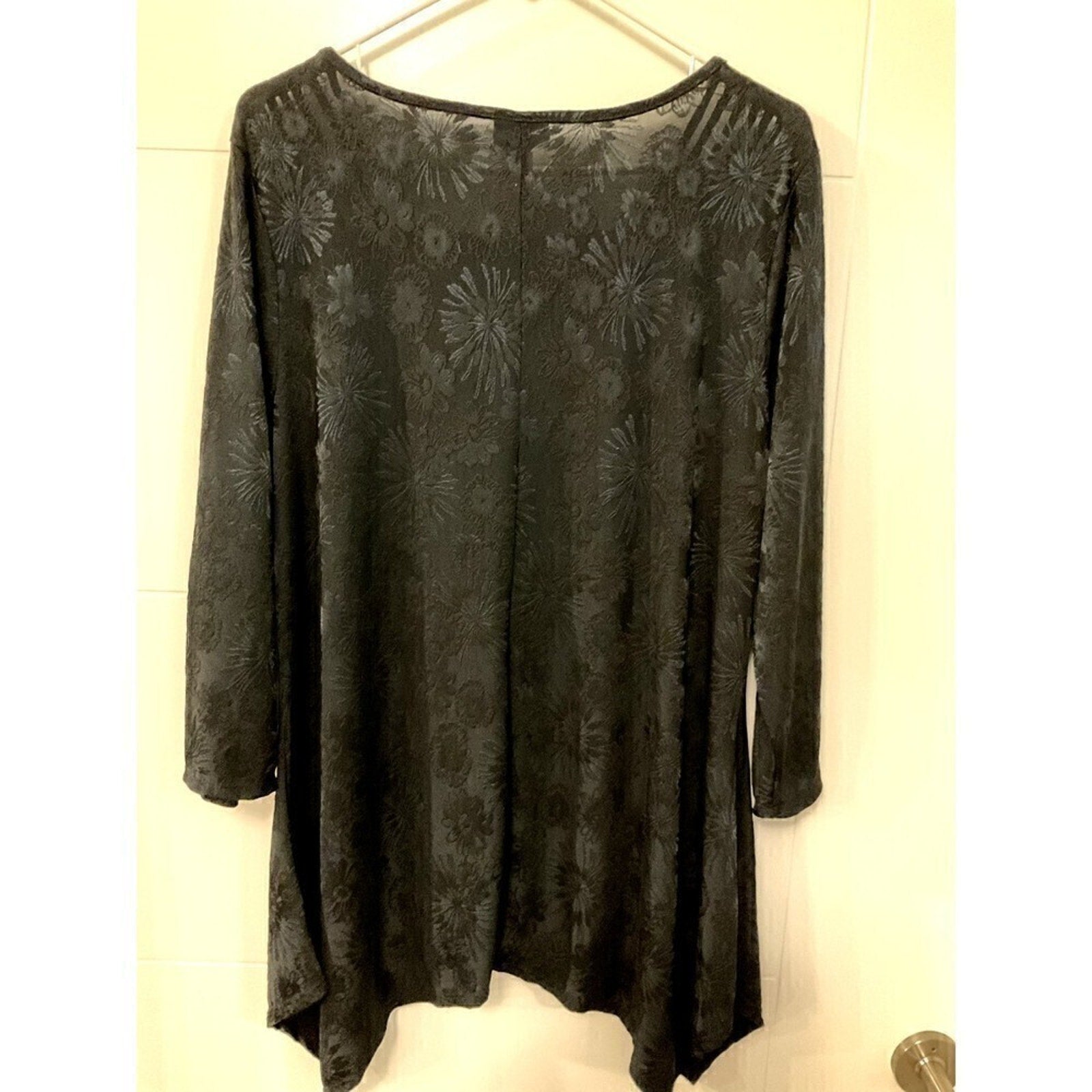 Avenue dress women’s plus size 18/20 black-on-black floral pattern