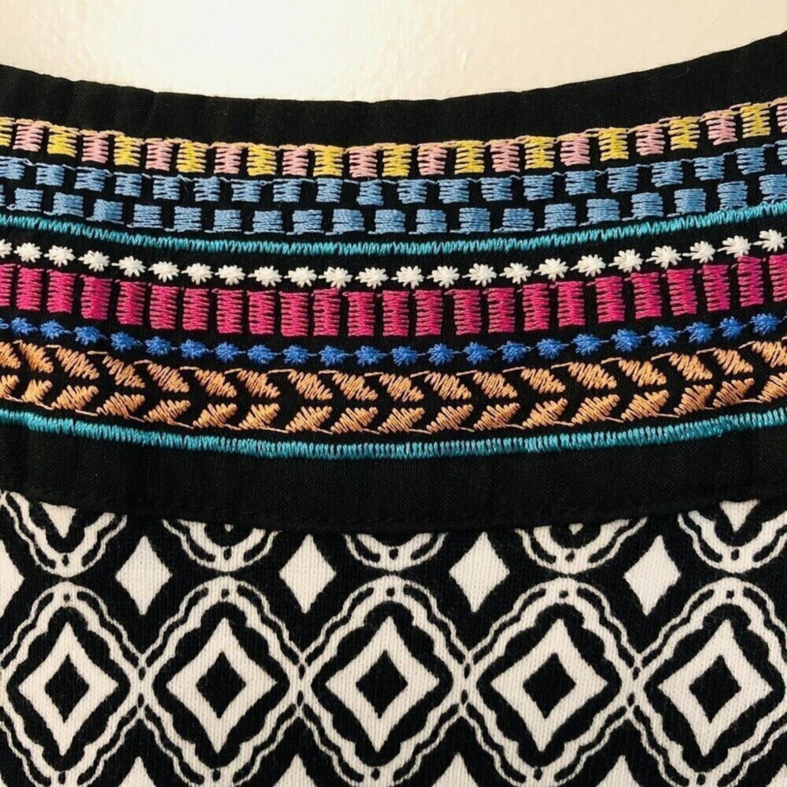 Rafaella Black & White Geometric Sheath Dress Size M – Sleek & Figure-Flattering