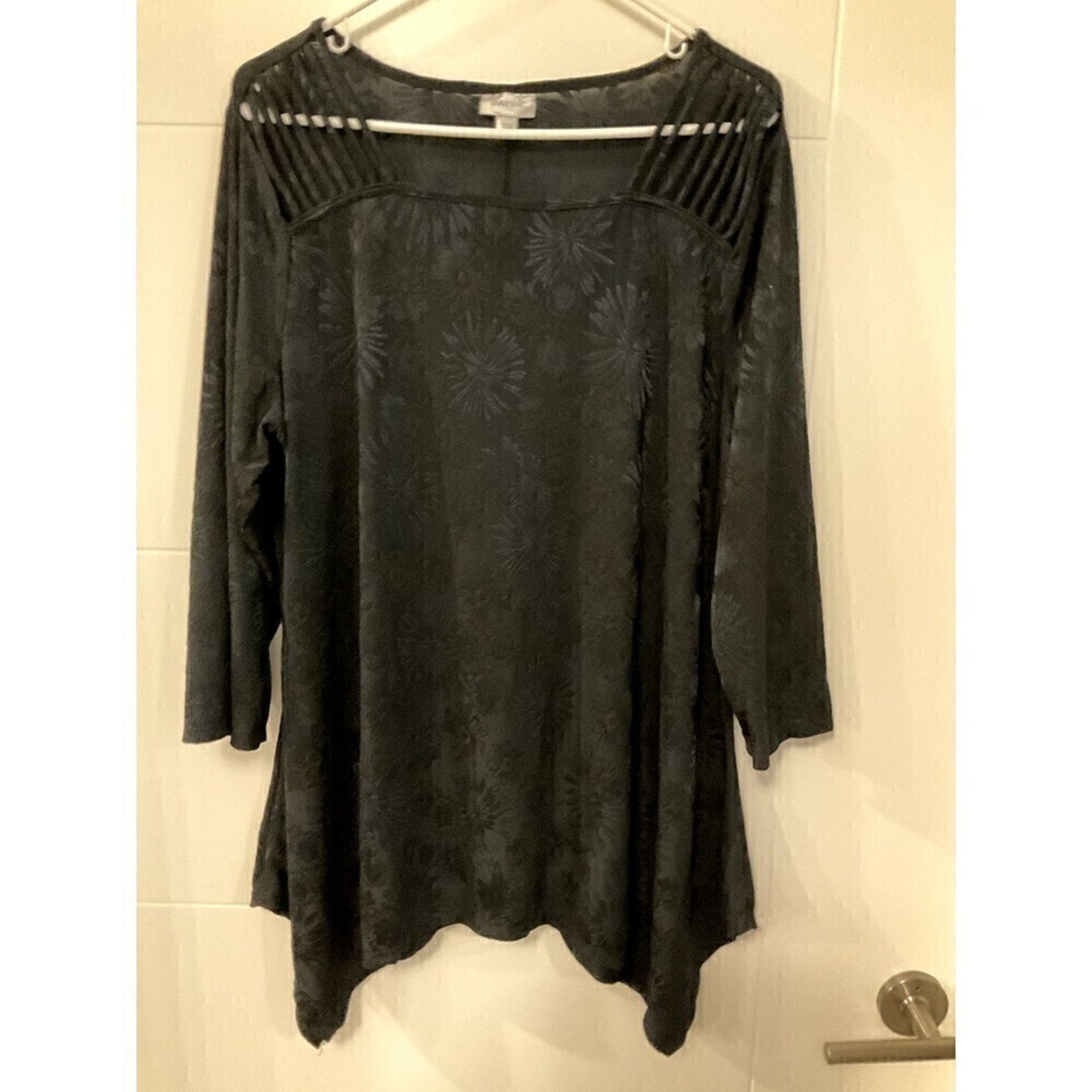 Avenue dress women’s plus size 18/20 black-on-black floral pattern