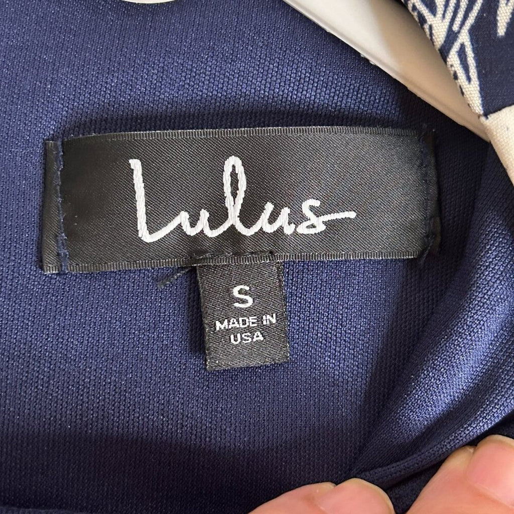 Lulus “Cancun Calling” Navy Blue Leaf-Print Shift Dress — Size S
