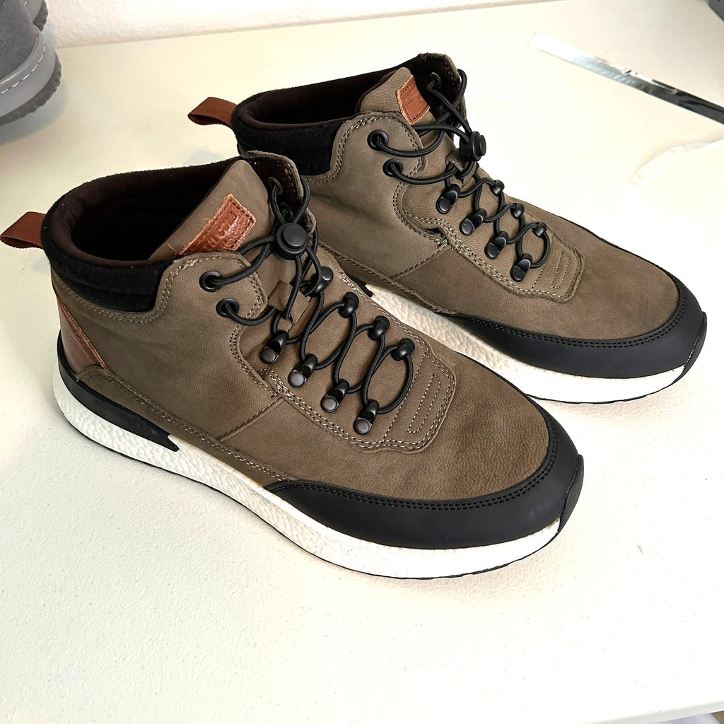 Kenneth Cole Women’s Hiking Boots Awareness Series — Size 9.5