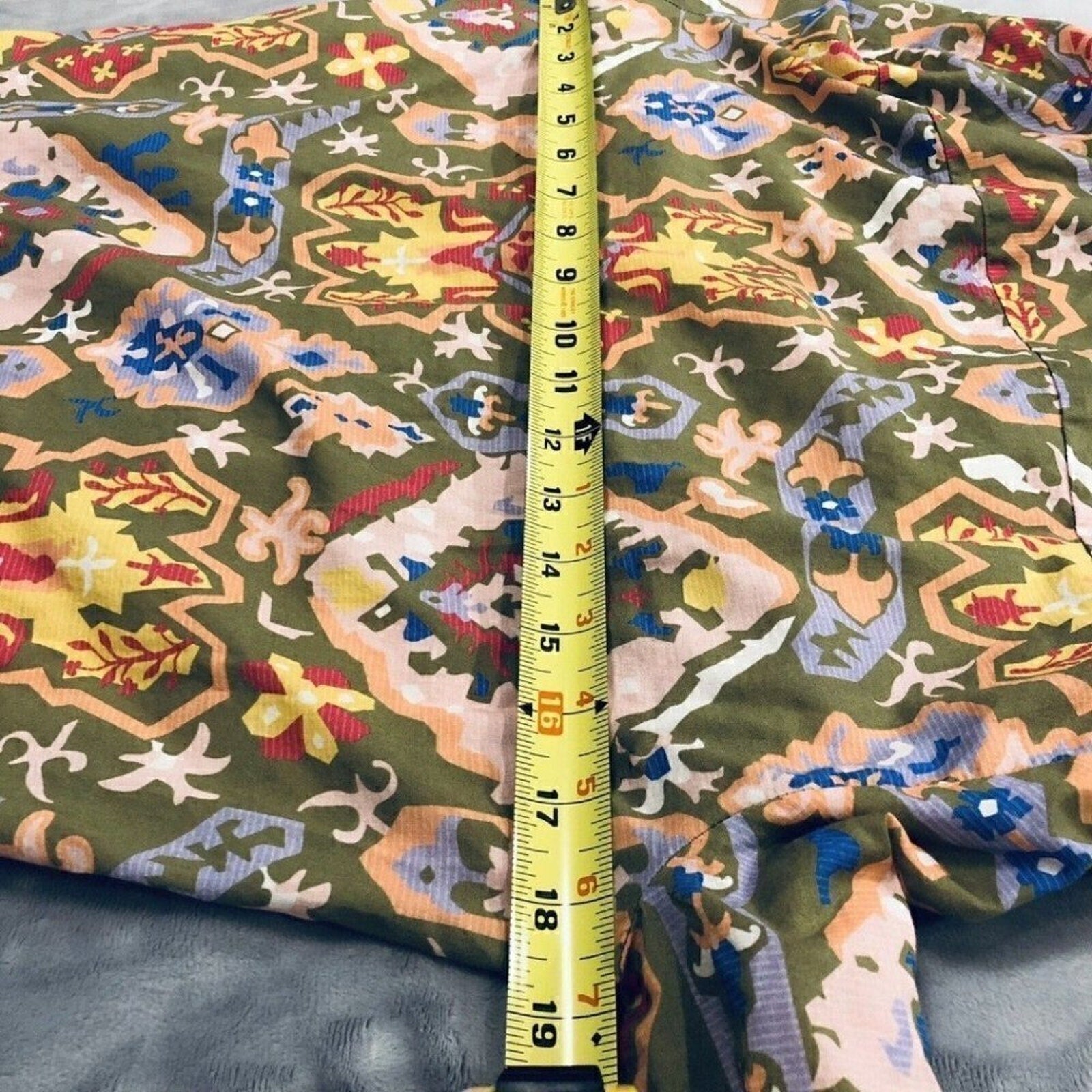 ZARA Printed Blouse  V Neck  Sz. (S) Sheer Top Shirt Green  Multicolor Pattern