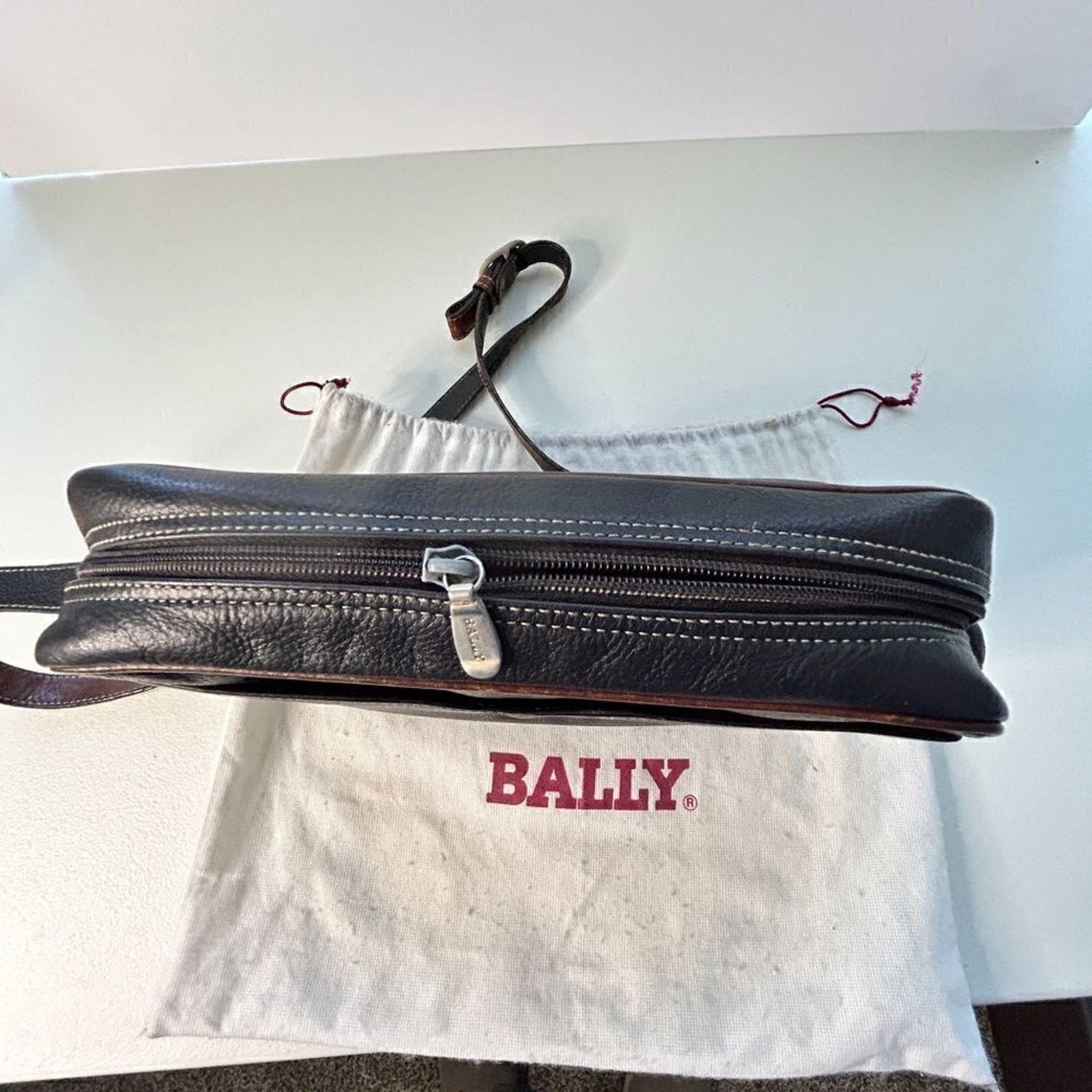 Bally Vintage Women's Crossbody / Shoulder Brown Woven Leather Shoulder Bay