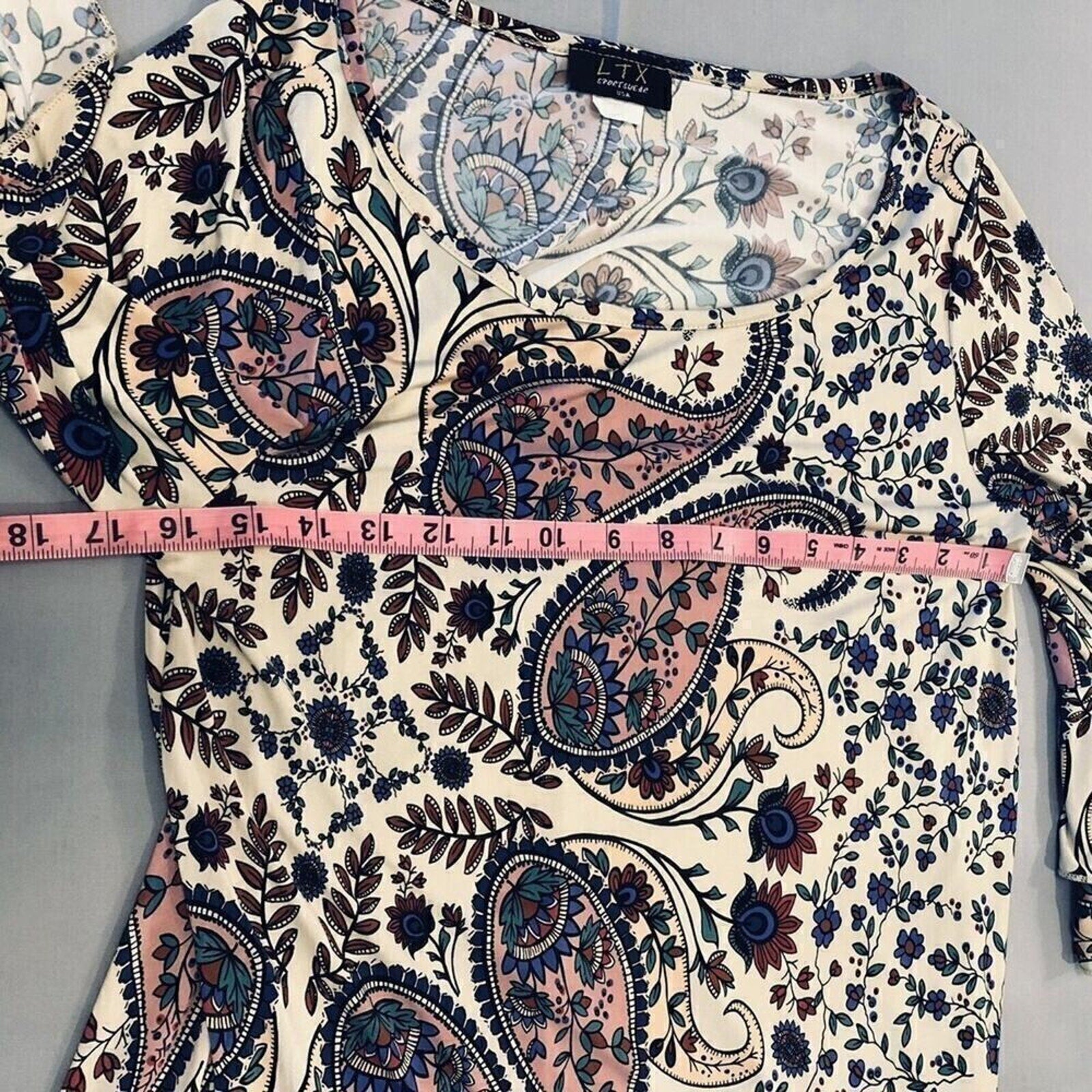 LTX Sportswear - Women's ( XL ) Paisley Print, Bell Sleeves A-line Tunic Blouse