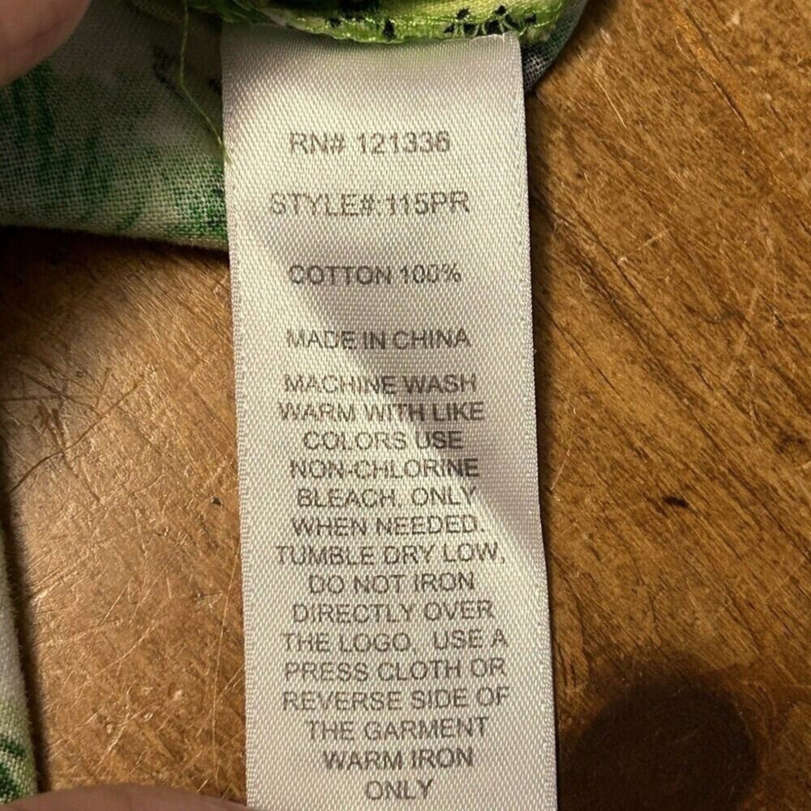 Koi by Kathy Peterson Medical Scrub Top Green Floral Women’s Size Small #A1156