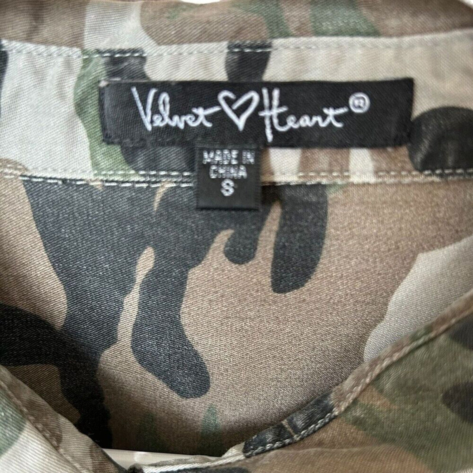Velvet & Heart Women's Camo Top, Silver Snap Closure, Size S, #F1228