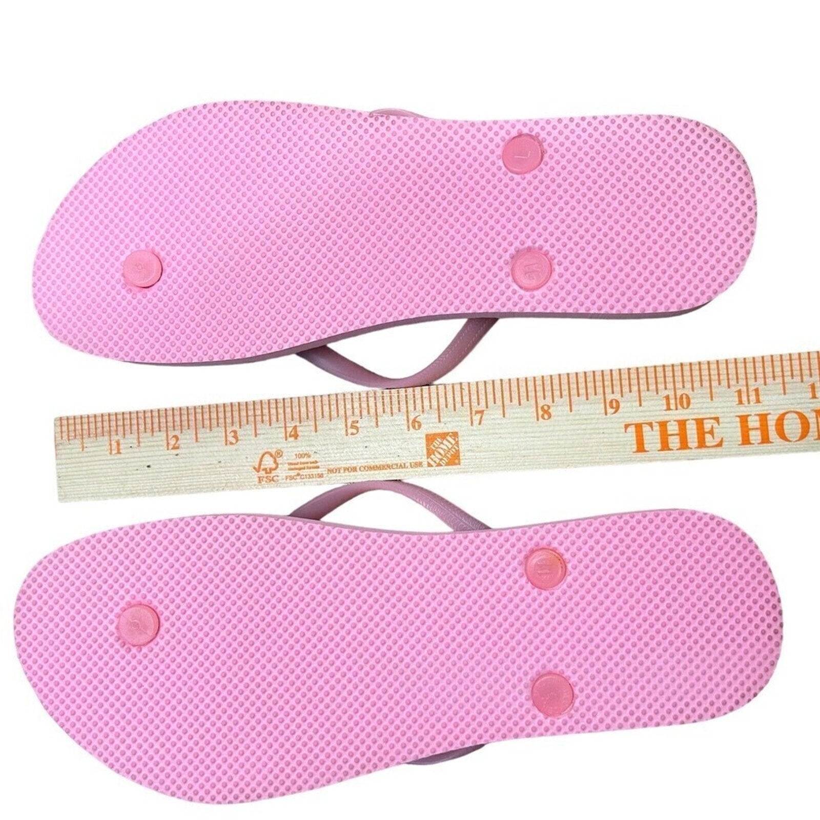 Old Navy Women's Pink Flip Flops Sandals Barbiecore Size Large - Brand NEW