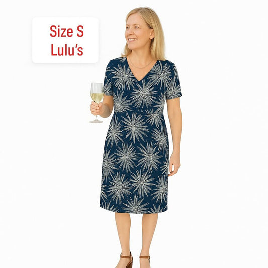 Women's Sz. (S) Lulus, Cancun Calling Navy Blue Print Shift Dress, Short Sleeve
