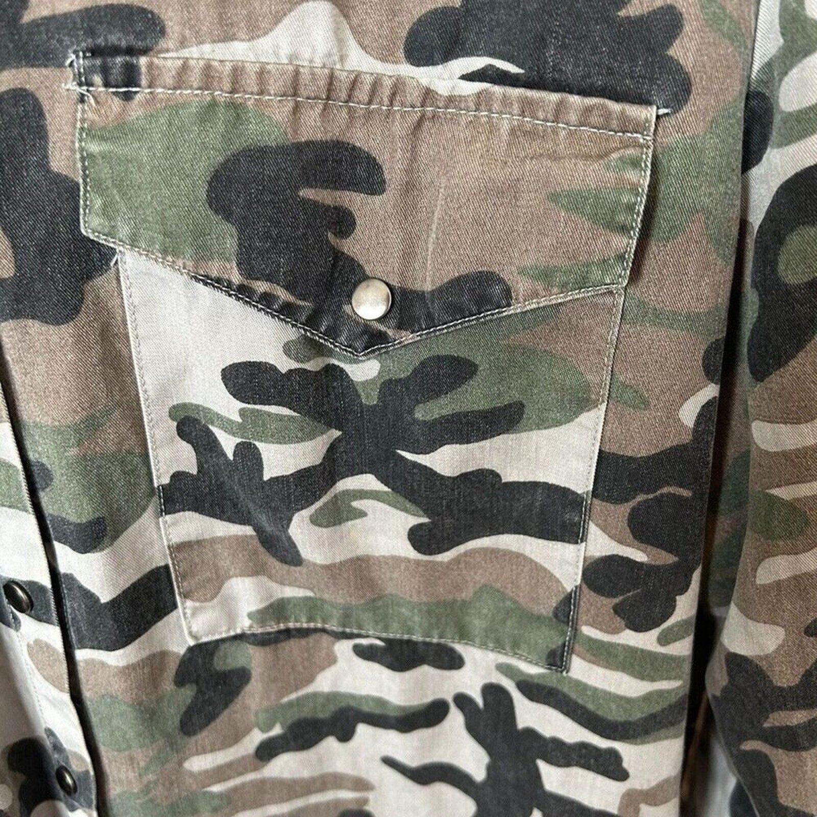 Velvet & Heart Women's Camo Top, Silver Snap Closure, Size S, #F1228