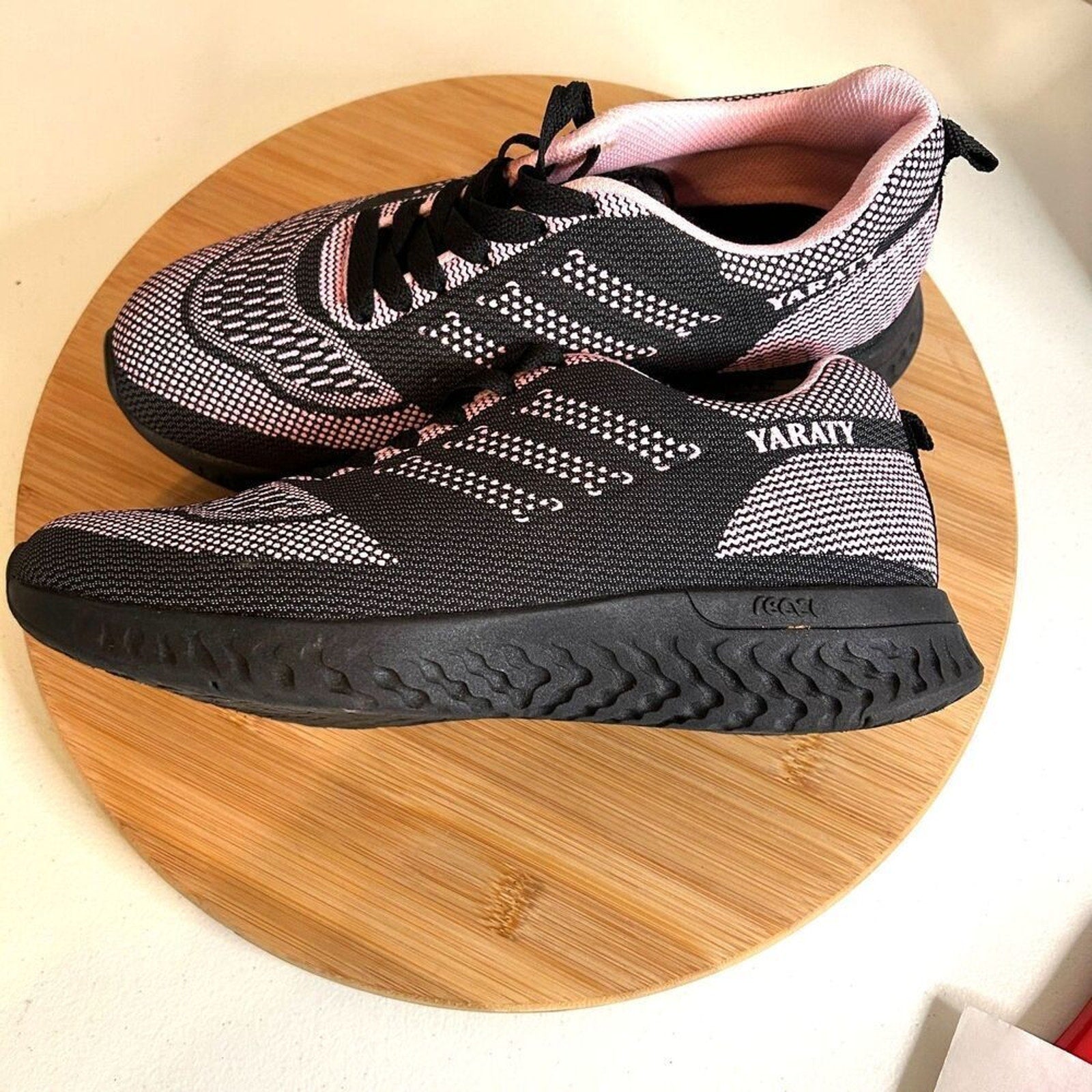 Yaraty Womens Jogger Sneakers Casual Size 8 Pink / Black Lace Up