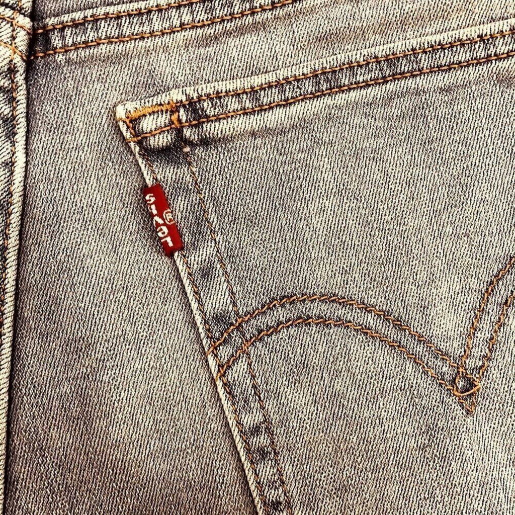 Levis Women's High Rise Distress Blue Denim Jean Shorts Size W 26" Inv(4) # 1064