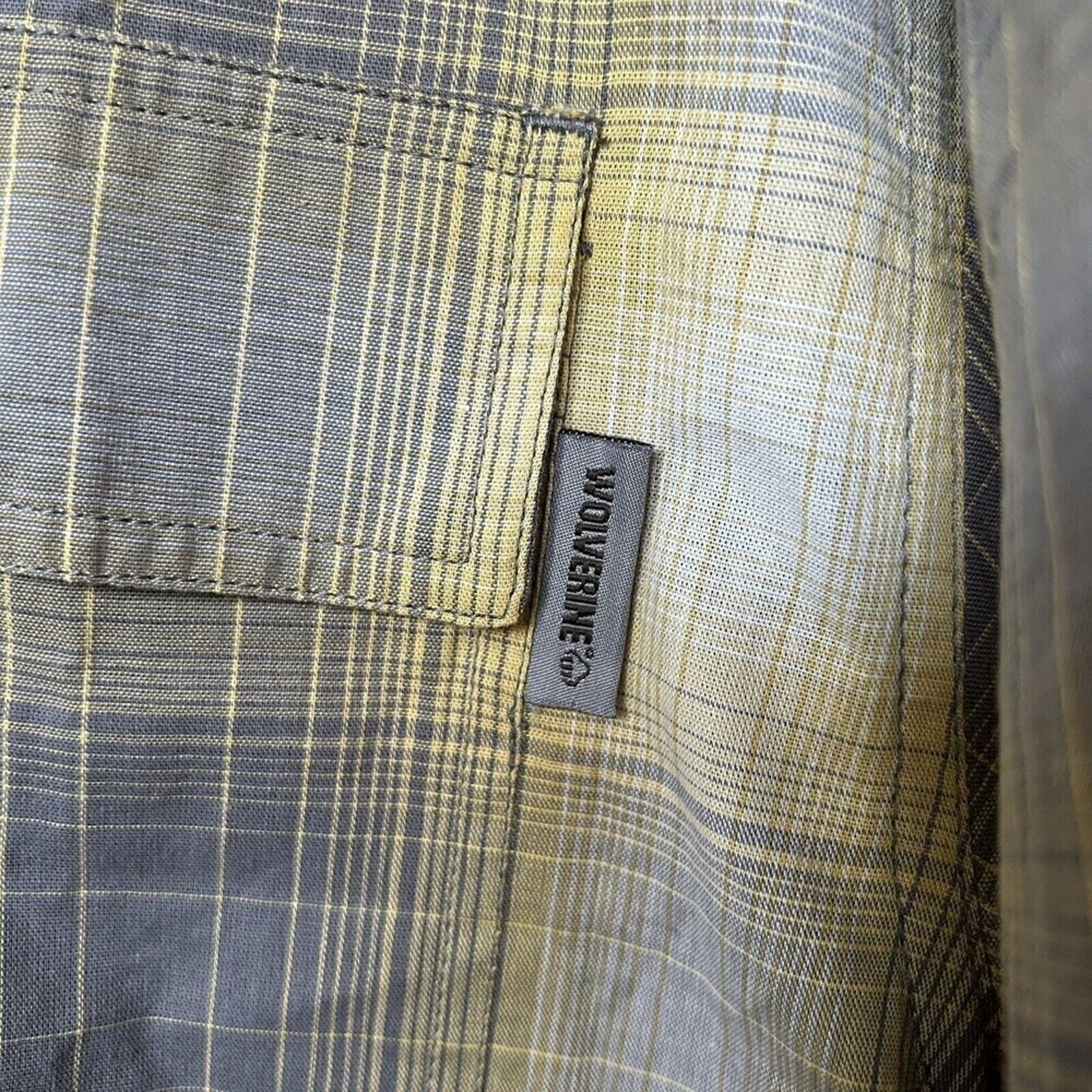 Wolverine Men's Short Sleeve Shirt Plaid Size Large Button Down W/Logo #H1279