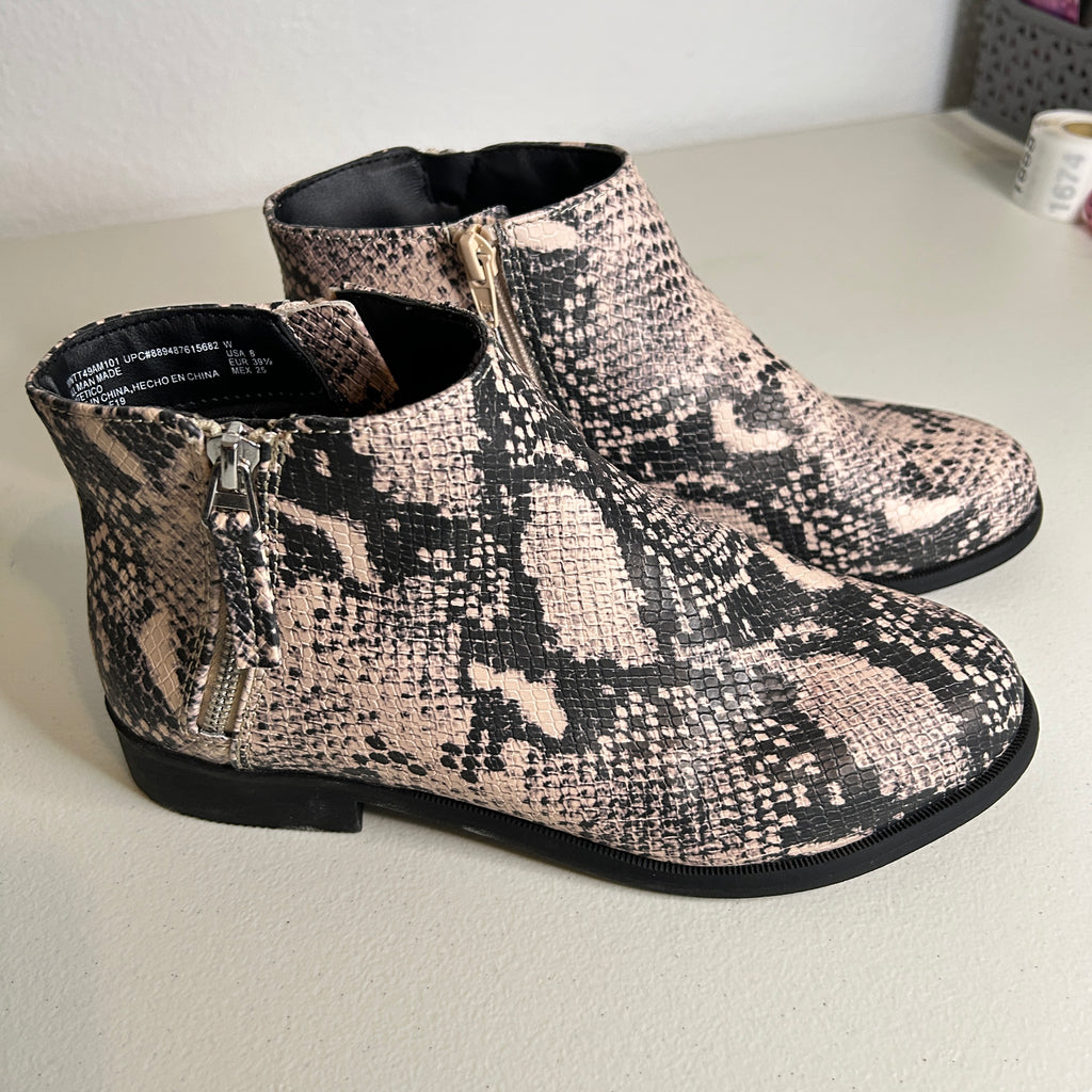 Time and Tru Ankle Boot Snake Print Zip Sides Size 8W