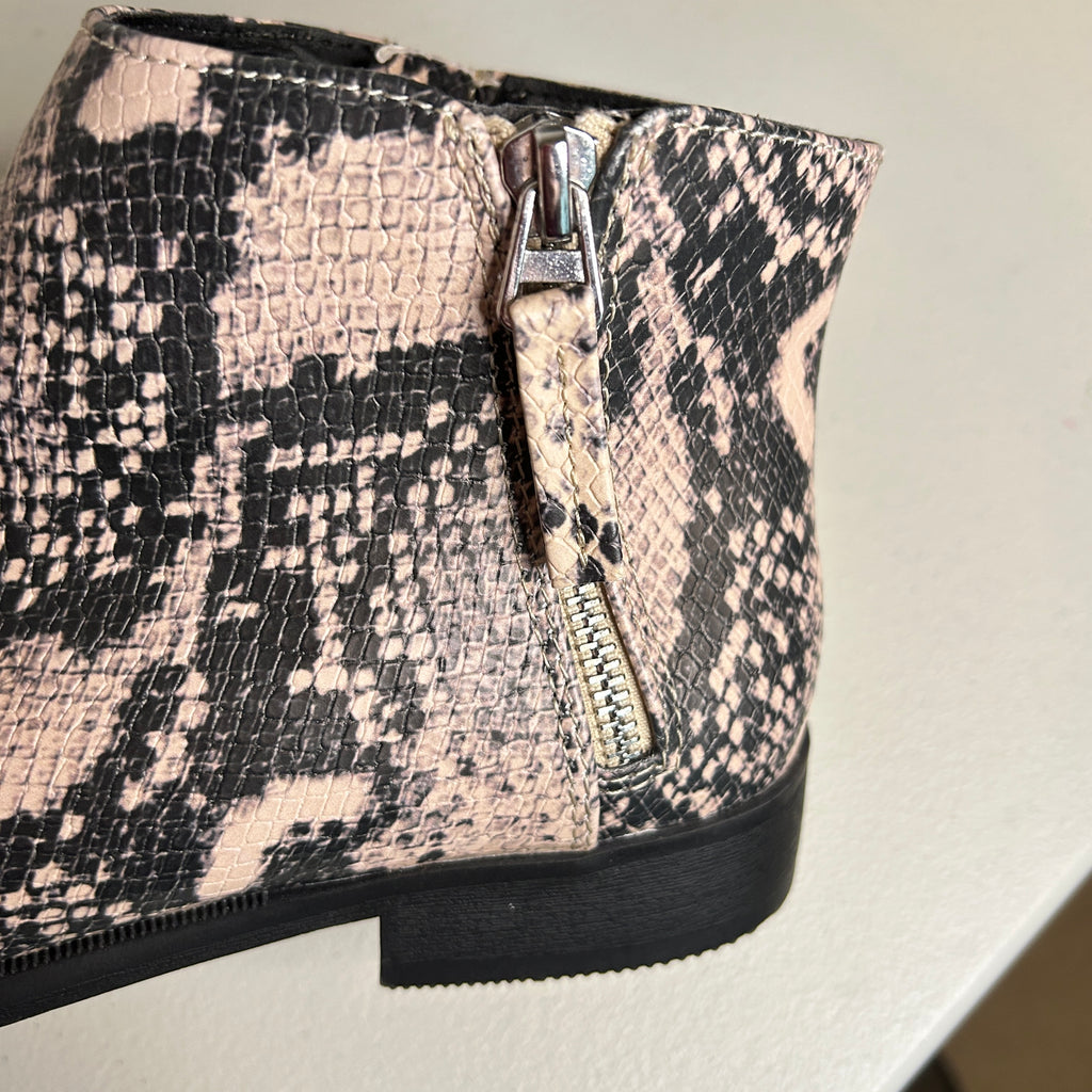 Time and Tru Ankle Boot Snake Print Zip Sides Size 8W