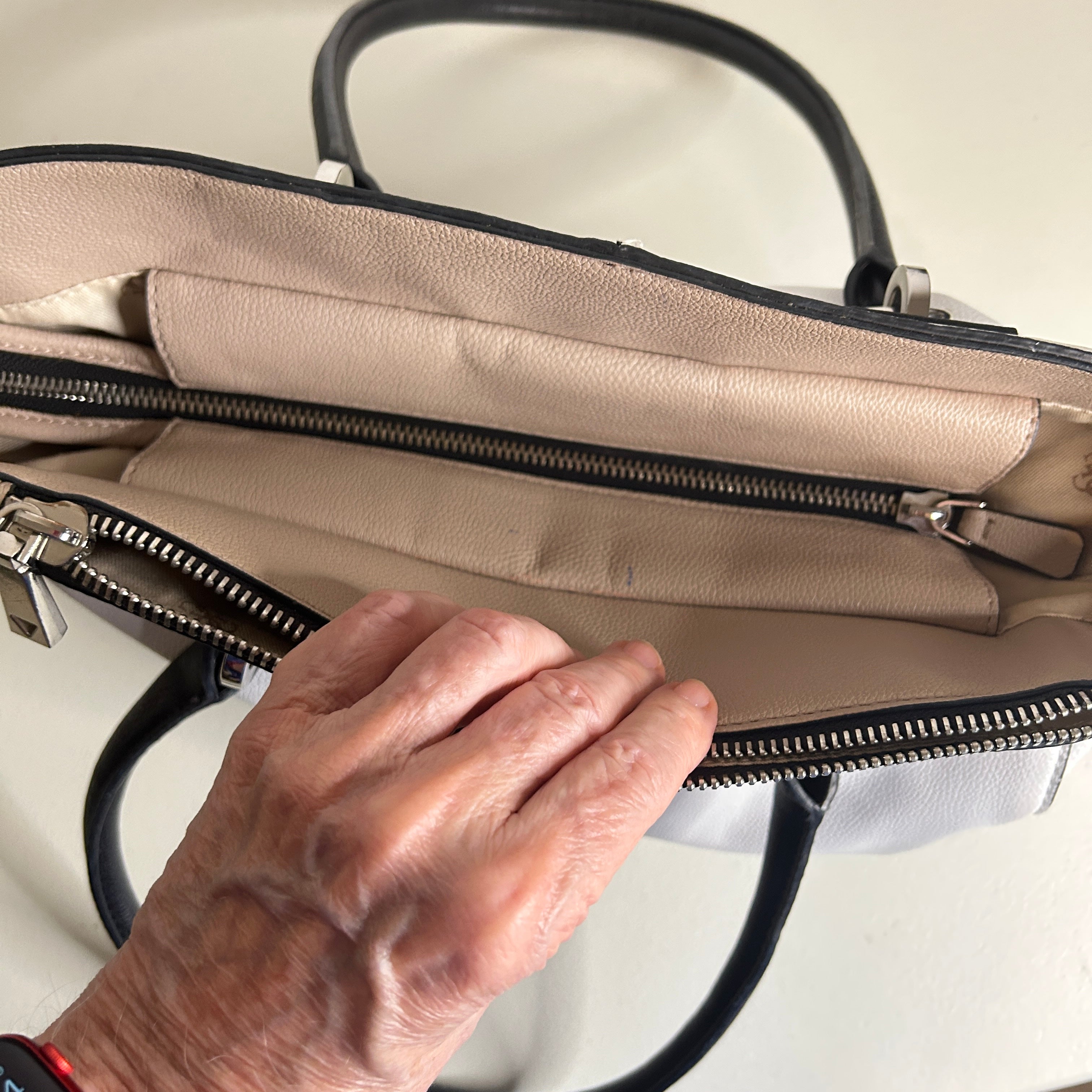 Guess Black White Tote Purse Faux Leather Shoulder Bag 15x11 Two-Tone