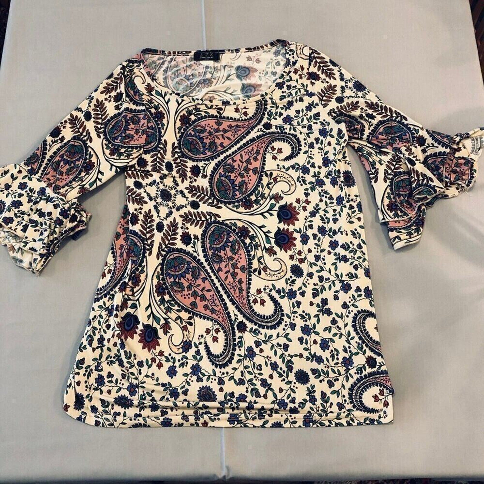 LTX Sportswear - Women's ( XL ) Paisley Print, Bell Sleeves A-line Tunic Blouse