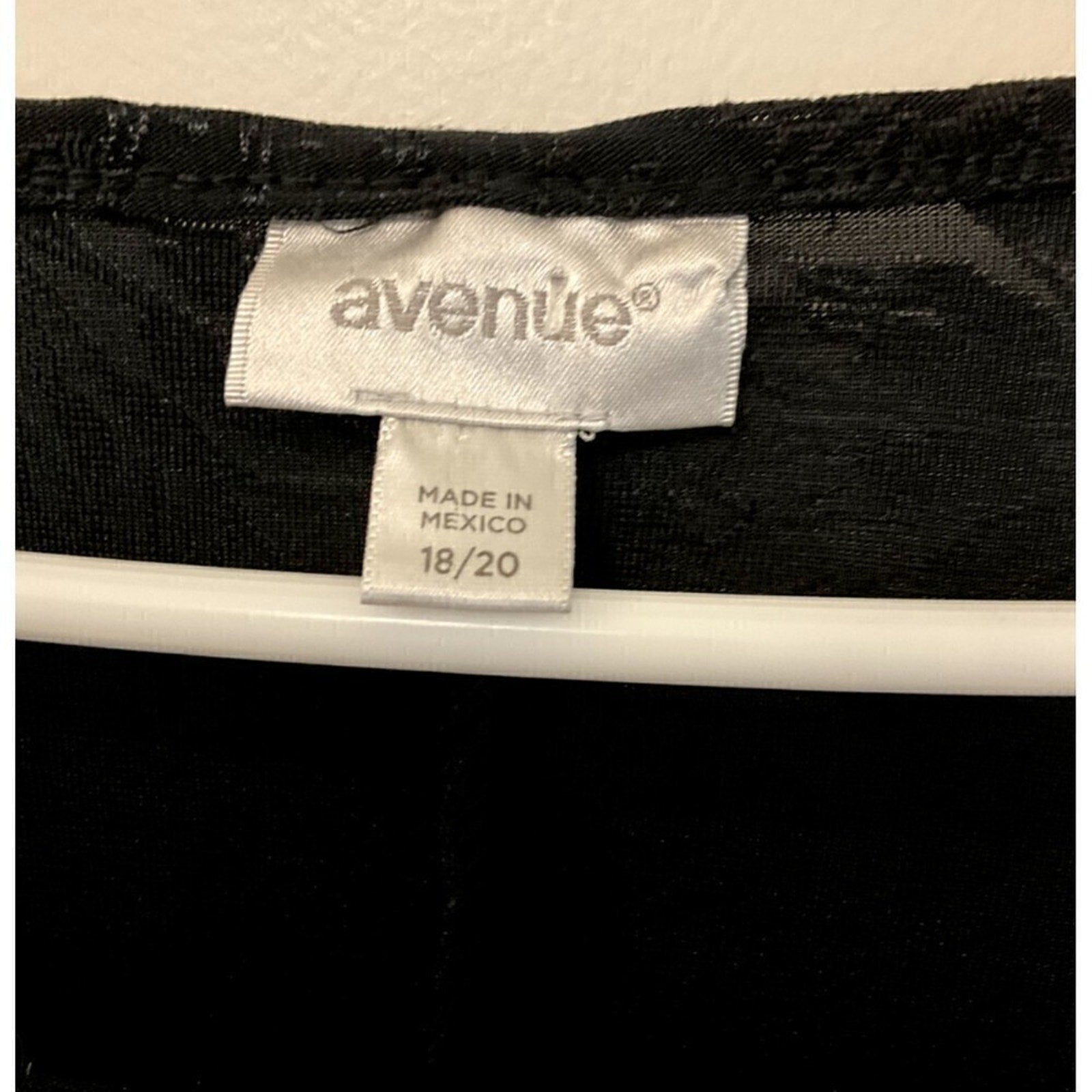 Avenue dress women’s plus size 18/20 black-on-black floral pattern