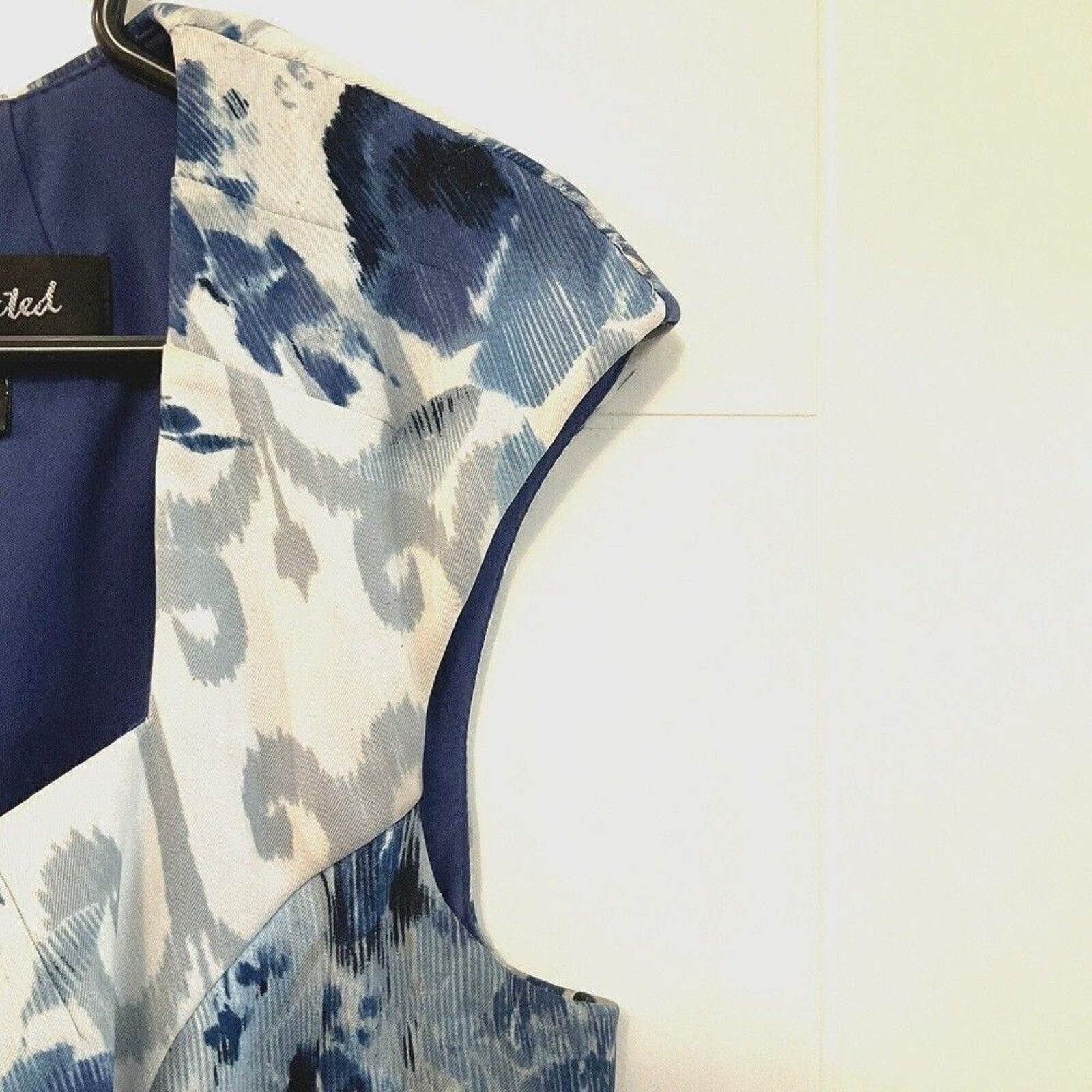 Connected Apparel dress size 10 lined white and blue floral print