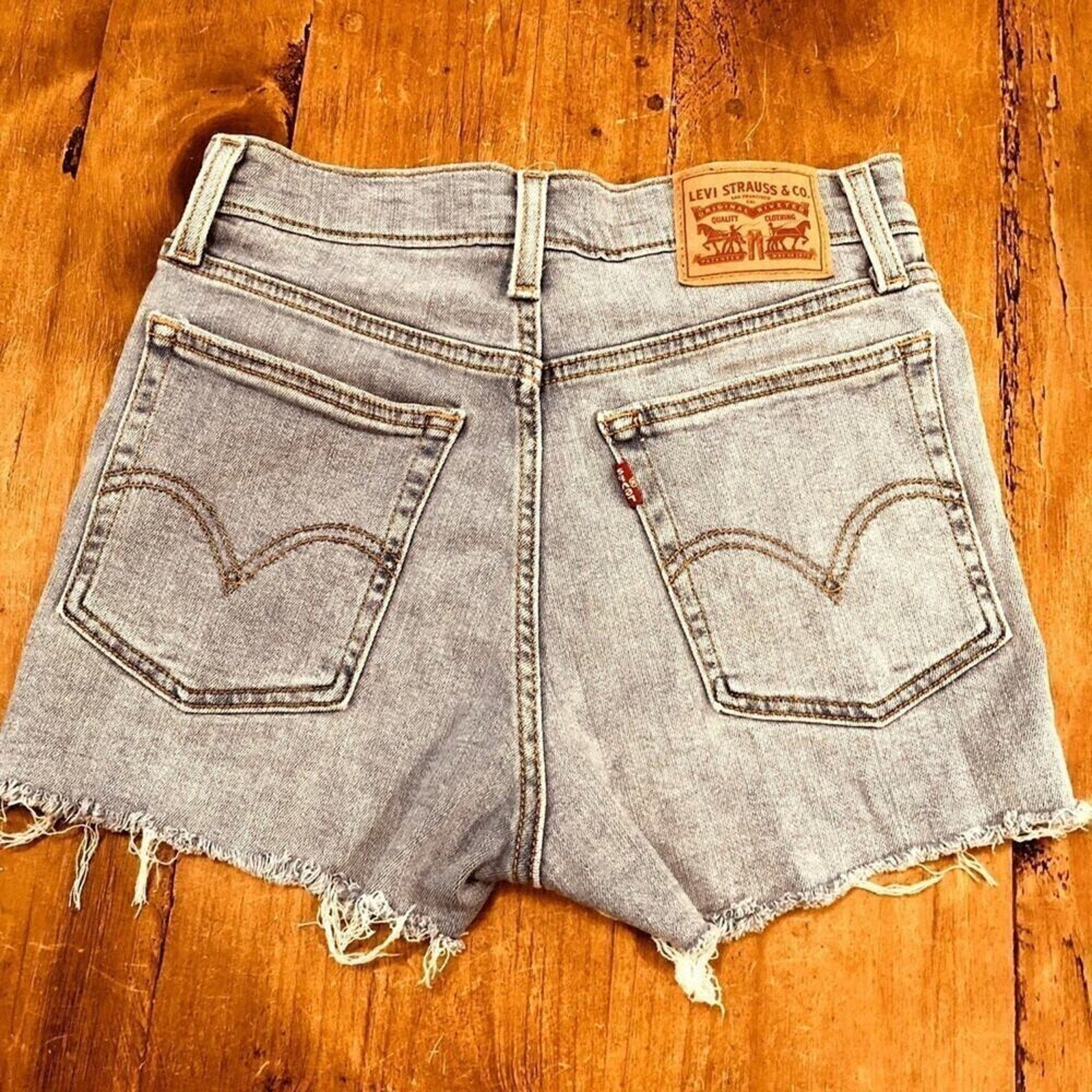 Levis Women's High Rise Distress Blue Denim Jean Shorts Size W 26" Inv(4) # 1064