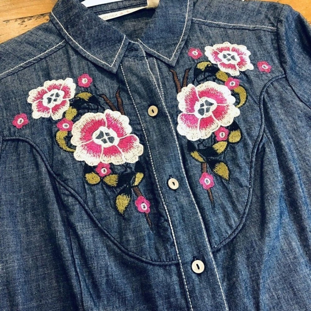Chelsea & Violet Floral Embroidered Chambray Shirt Small