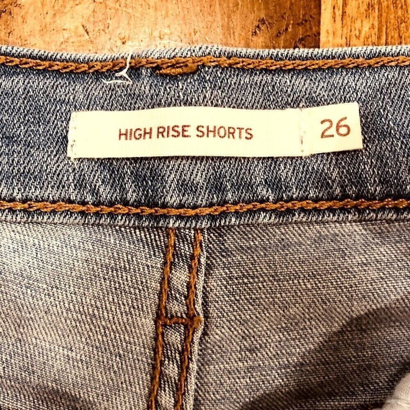 Levis Women's High Rise Distress Blue Denim Jean Shorts Size W 26" Inv(4) # 1064