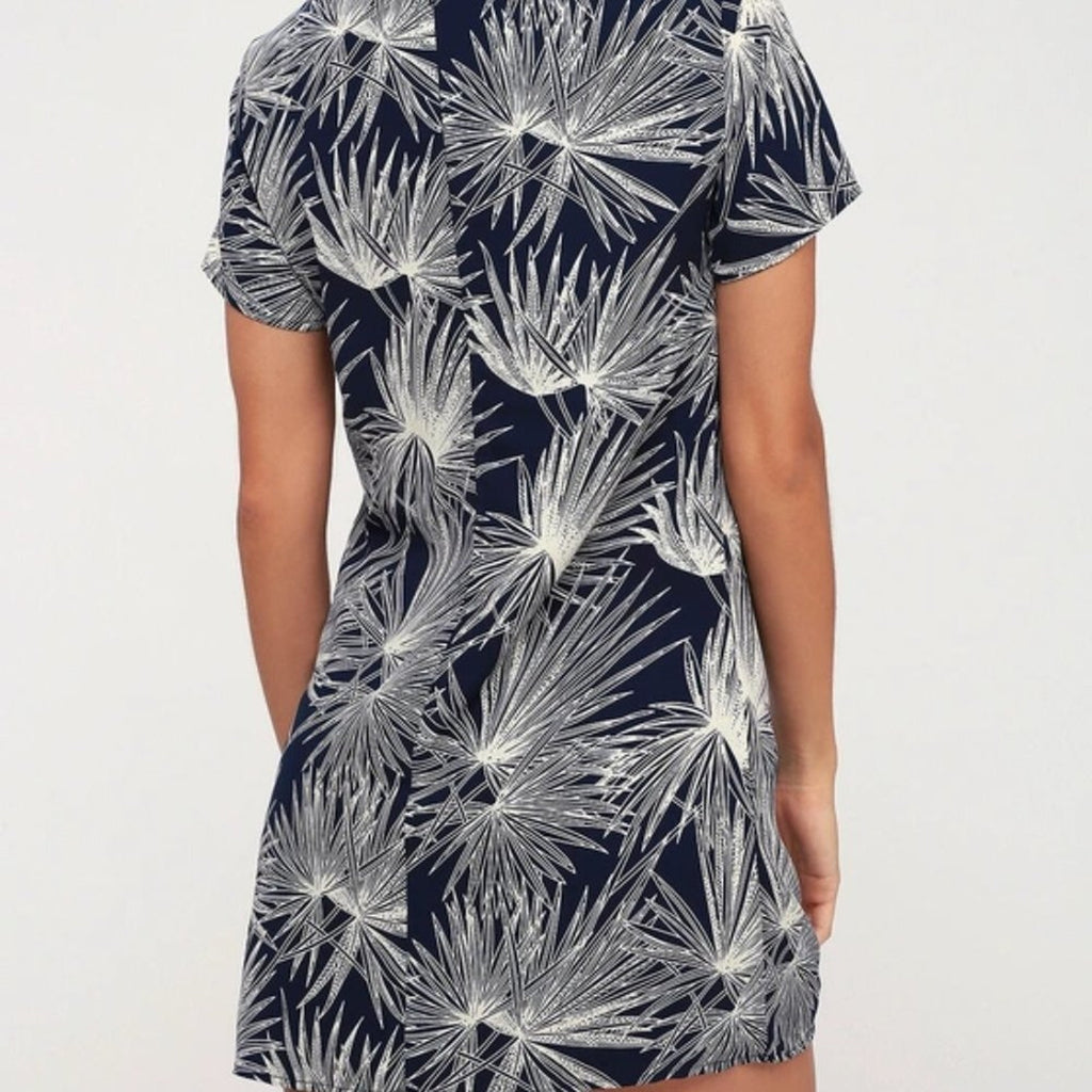 Lulus “Cancun Calling” Navy Blue Leaf-Print Shift Dress — Size S