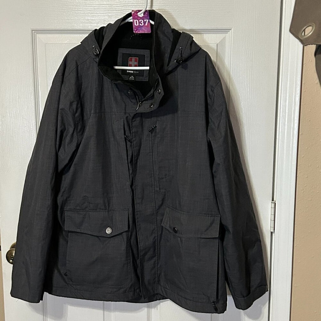 Swiss Tech Men's Hooded Winter Coat Jacket Size XL Pockets Winter Snow Comfort