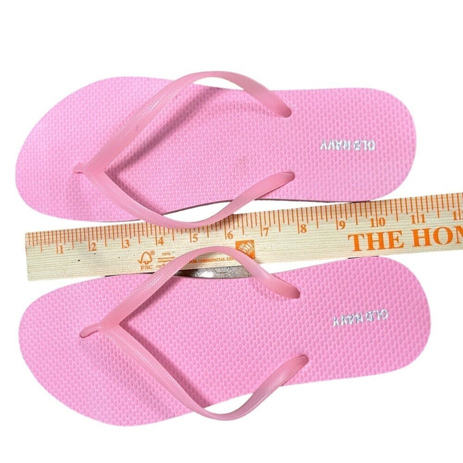 Old Navy Women's Pink Flip Flops Sandals Barbiecore Size Large - Brand NEW