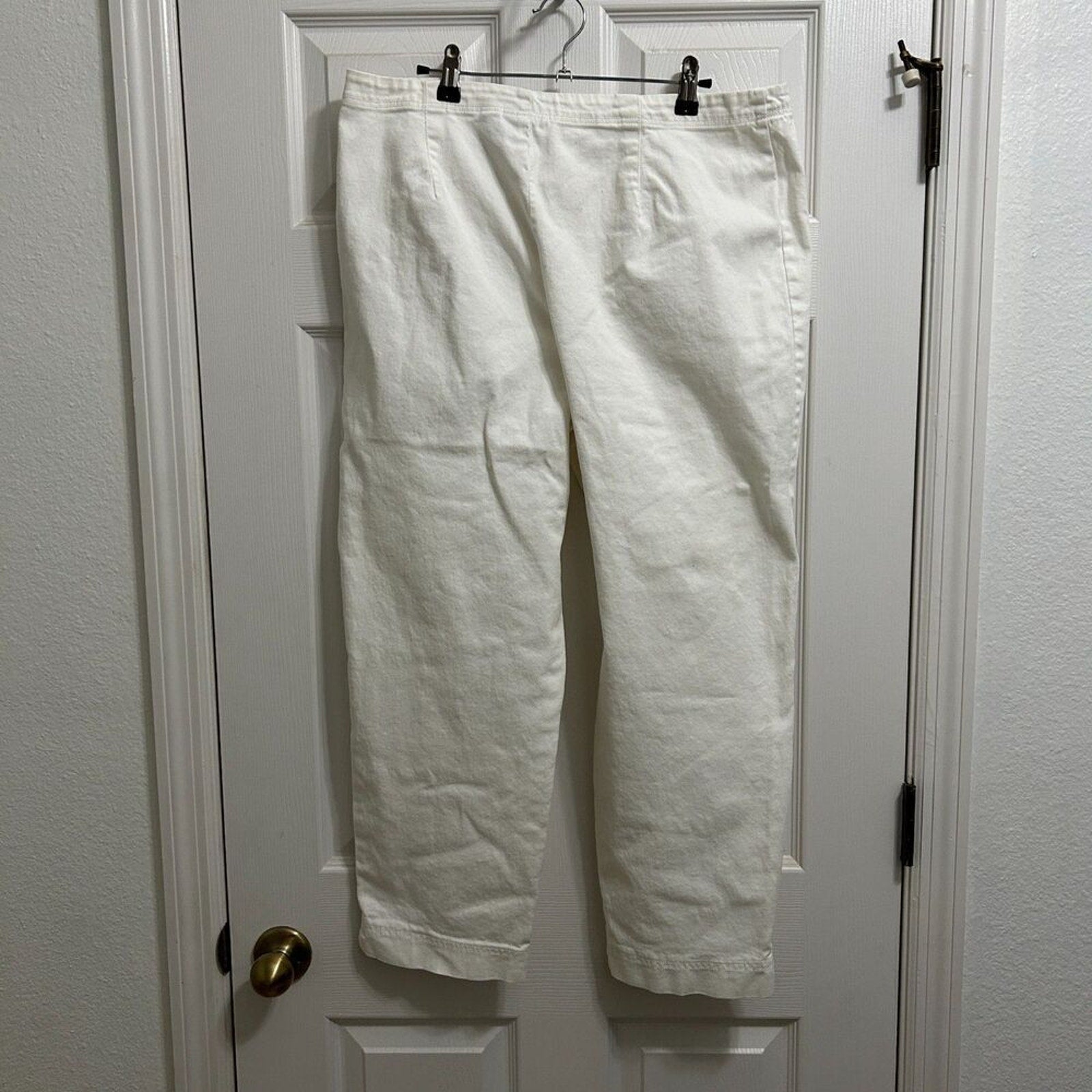 Chicos White Capri Denim Jeans Platinum Clare Cropo Women's Size 3 (Chicos 3) 16