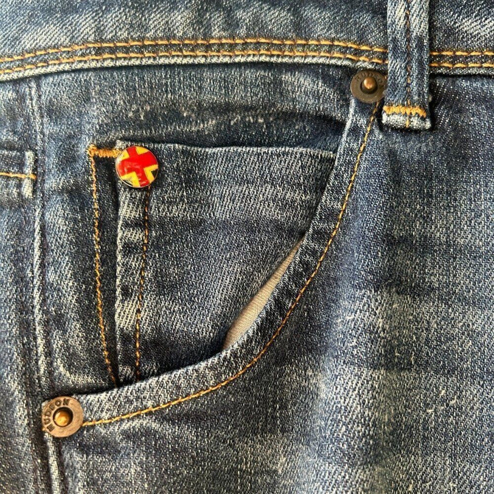 Hudson Jeans Women's Stretchy Size 26 Dark Blue Wash