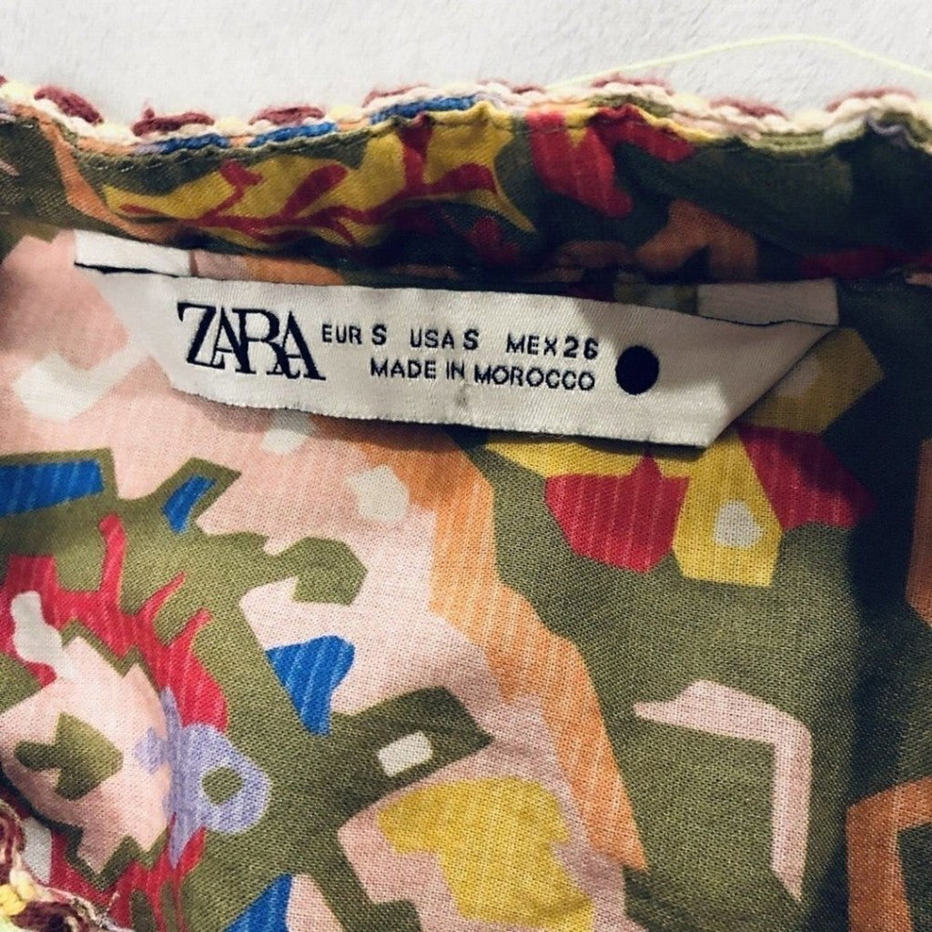 ZARA Printed Blouse  V Neck  Sz. (S) Sheer Top Shirt Green  Multicolor Pattern