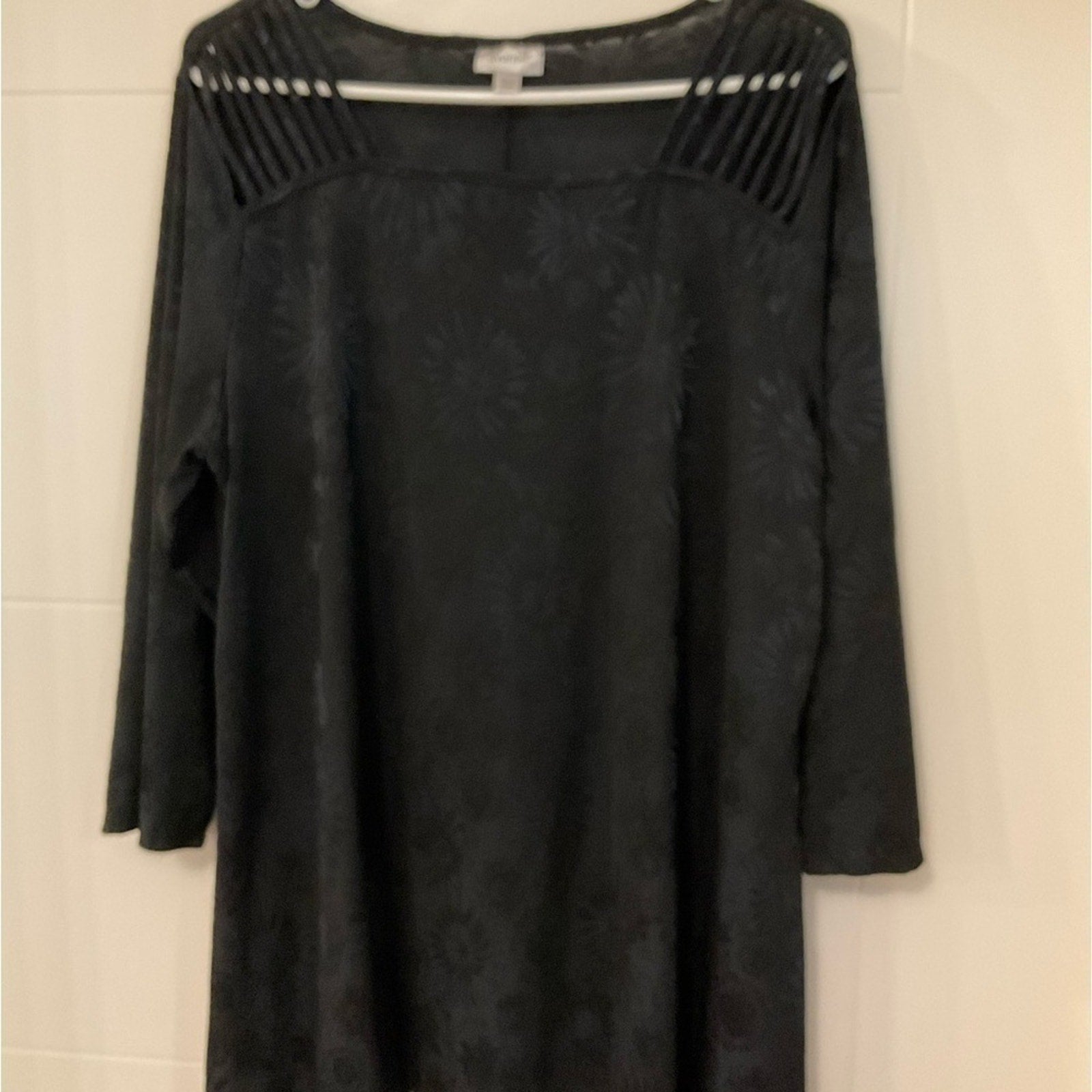 Avenue dress women’s plus size 18/20 black-on-black floral pattern